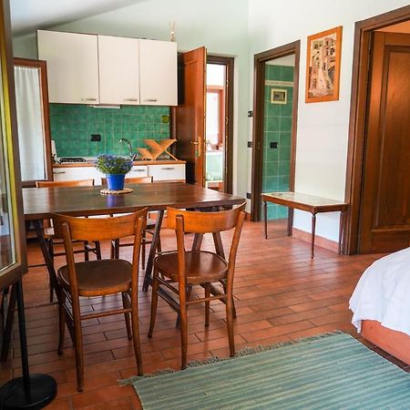 Agriturismo La Garzonera Верджате Экстерьер фото