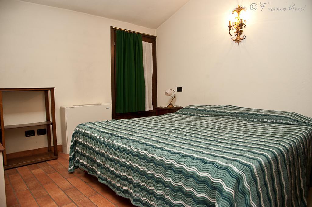 Agriturismo La Garzonera Верджате Экстерьер фото